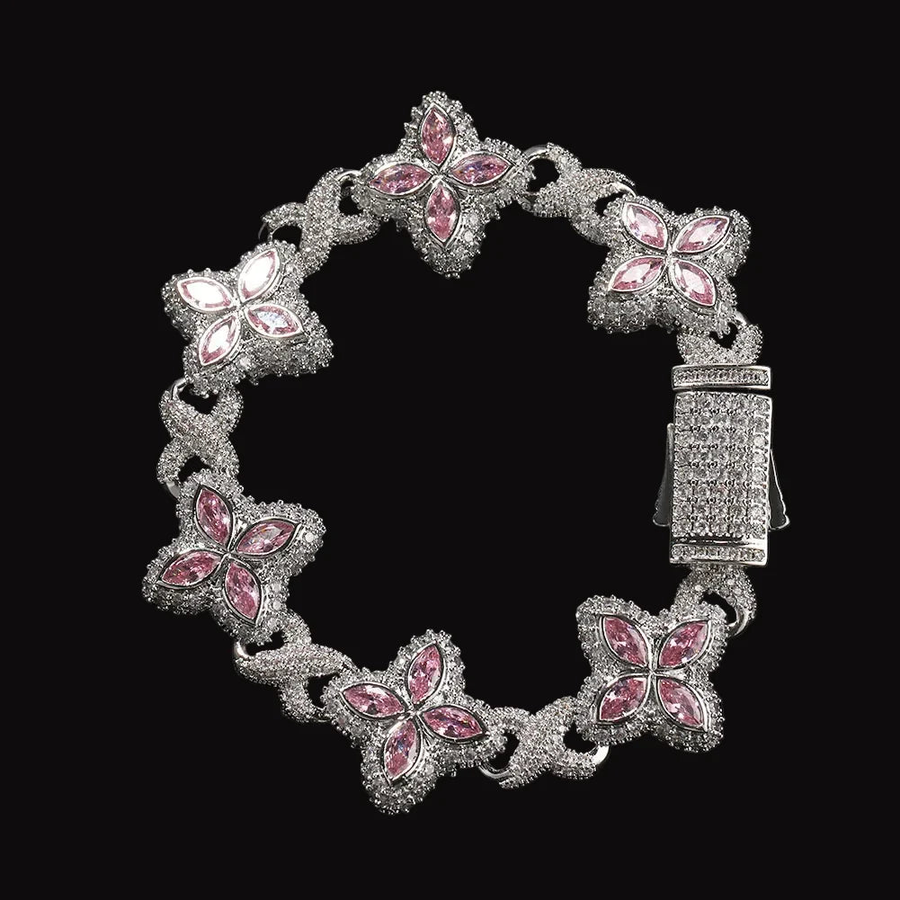 MyClosetAid Iced clover Bracelet — detail close-up