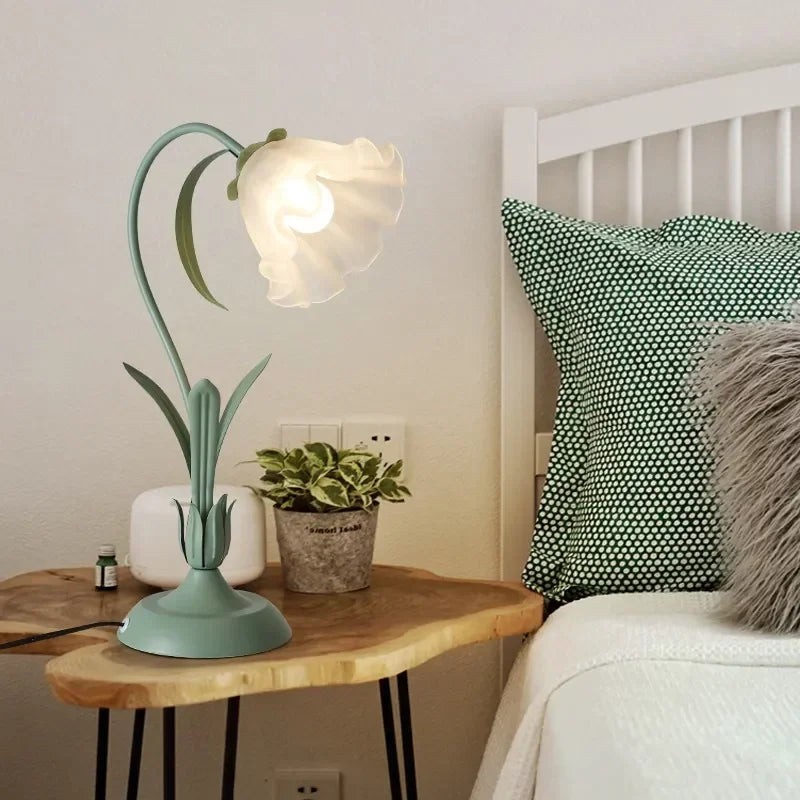 Perfecsy French Romantic Flower Desk Lamp Retro Atmosphere Sense Bedside Table Lights Cream Style Pastoral Country for Home B
