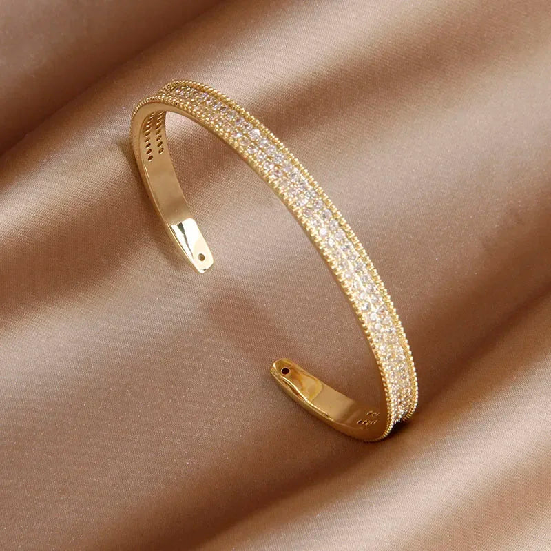 Envy NYC Envy NYC Luxury Charm Bracelet — detail shot 9