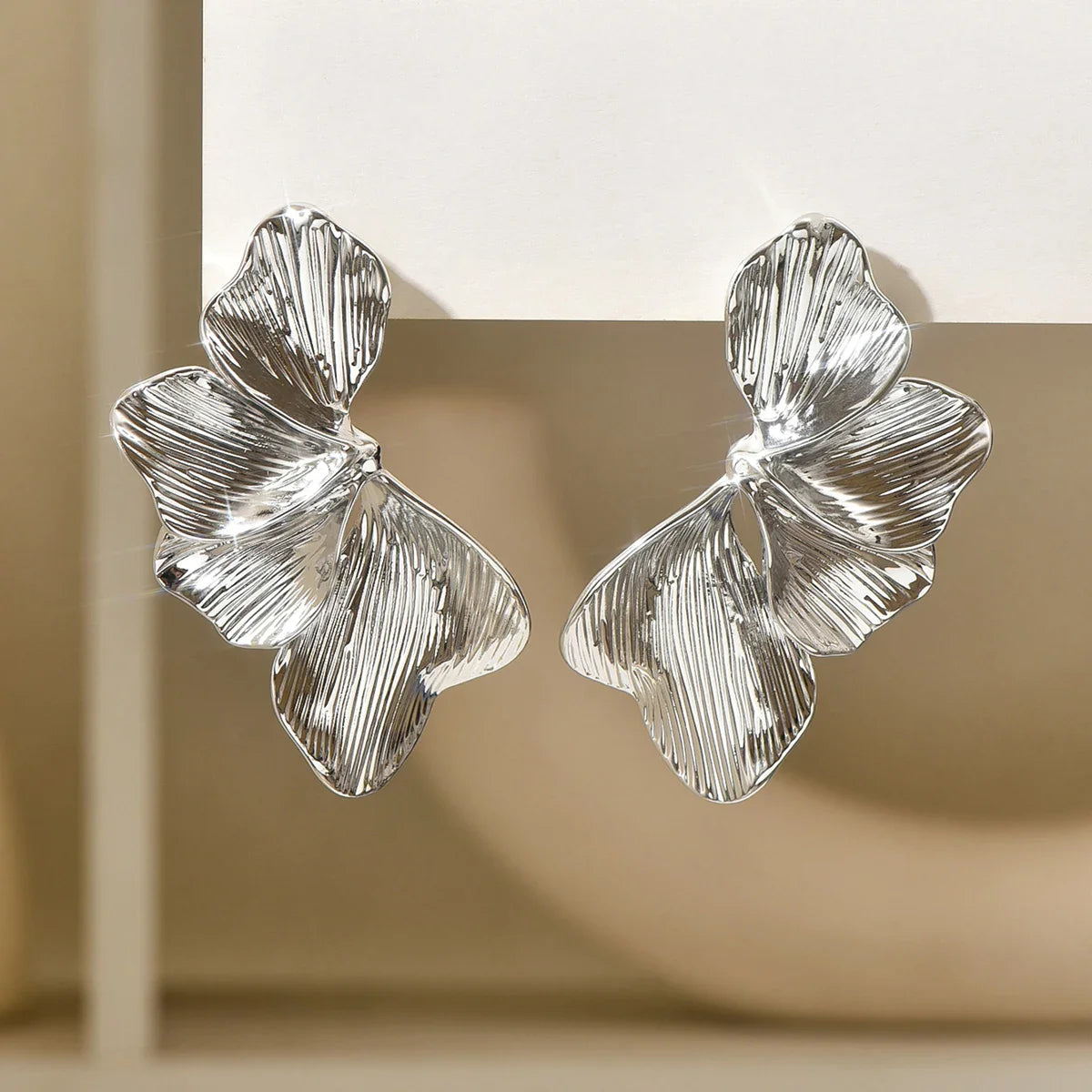 SORI STYLE Elegant Leaf Stud Earrings for Everyday Grace — alternative angle