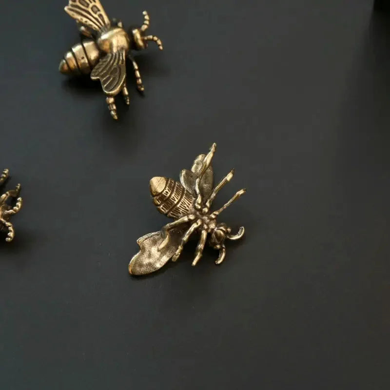 Perfecsy Vintage Brass 1pc/3pcs Mini Bee Collectible Figurines - Handmade Antique Desk Decorations - Ideal Gift for Home Offi