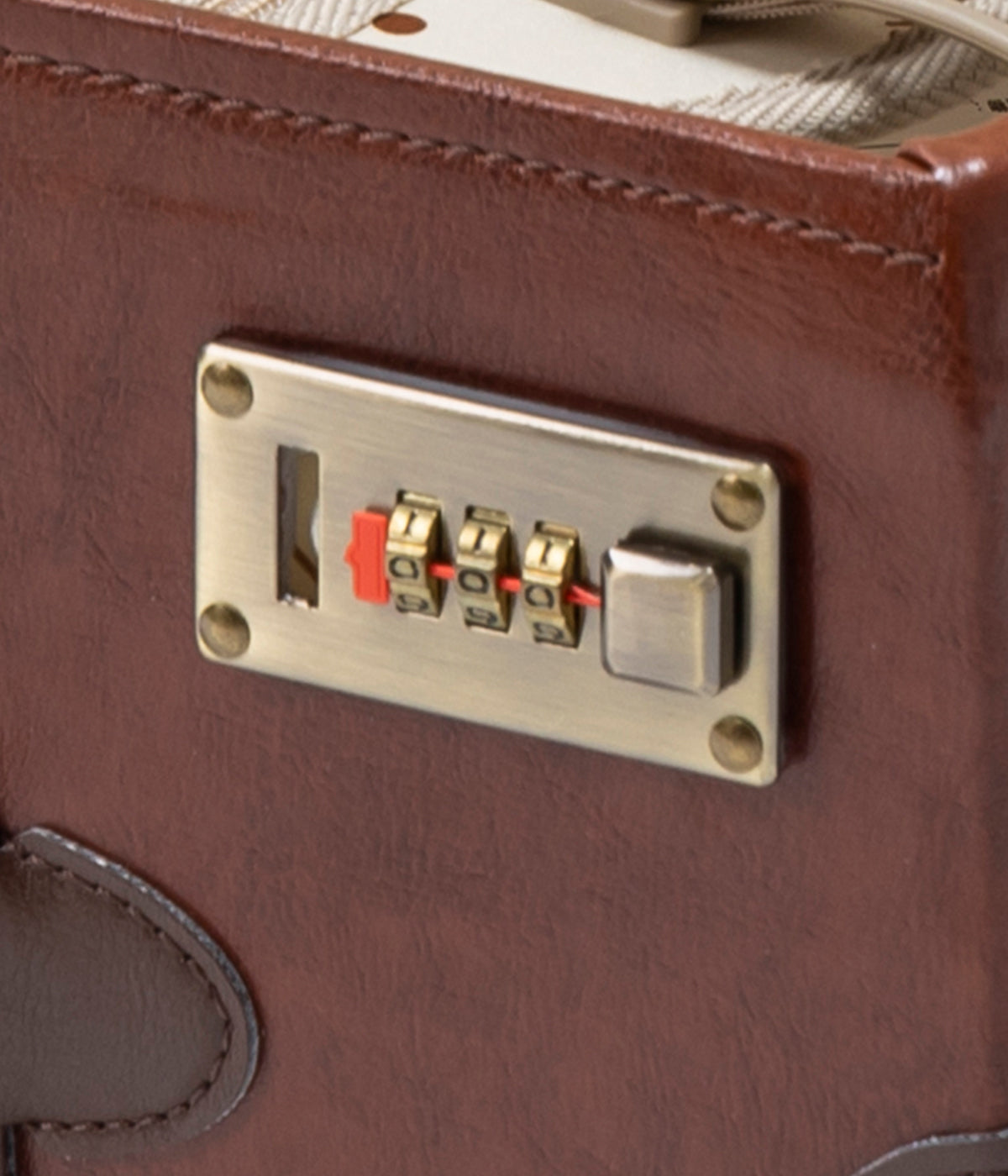 The Voyager Medium Check-in - Combination Locks
