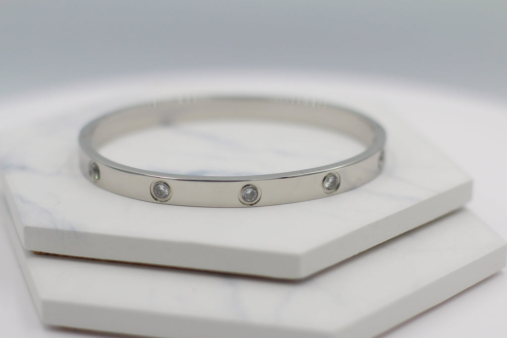 KADOU BOUTIQUE Sparkle Hinged Bangle — color detail