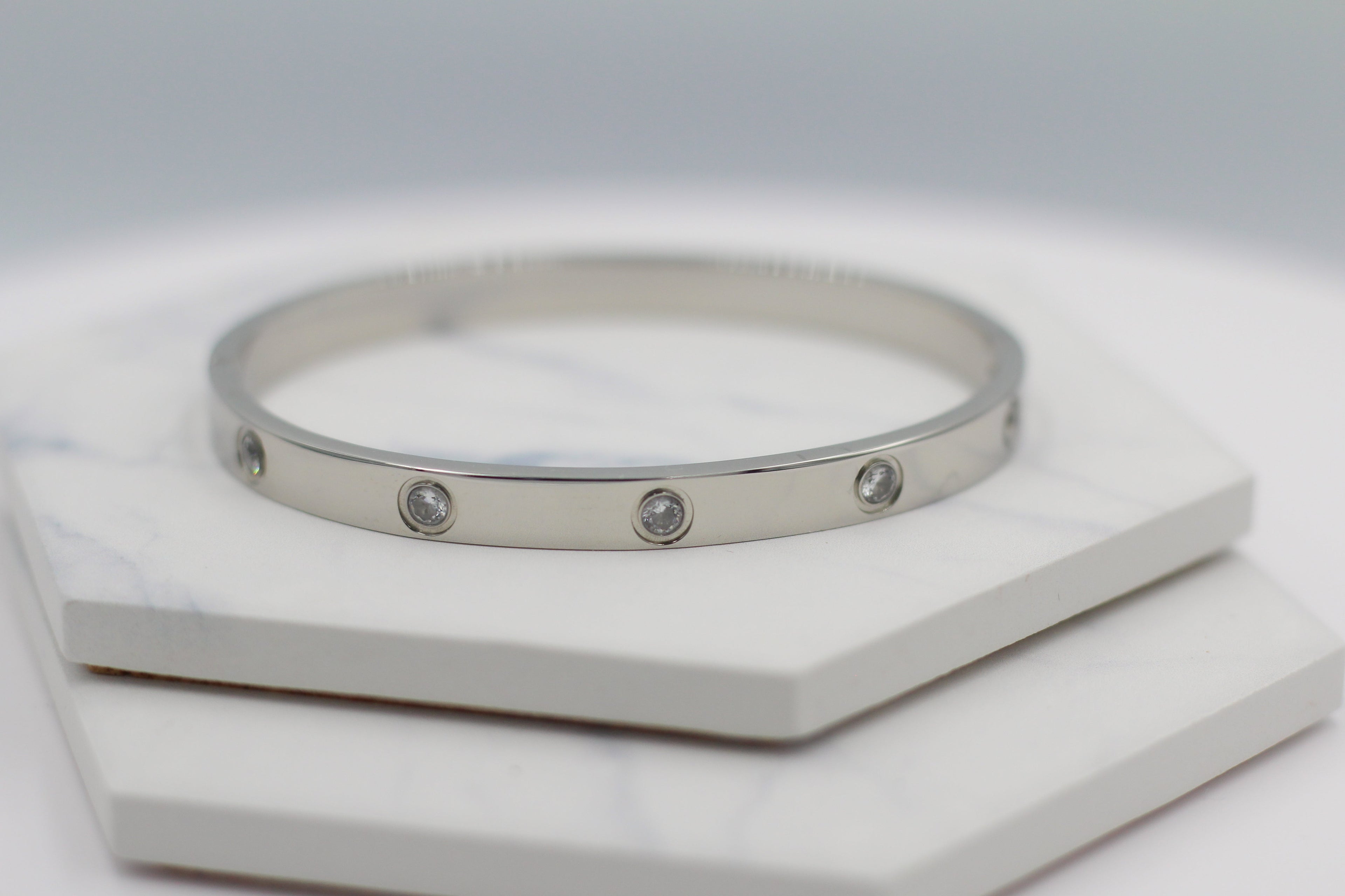 KADOU BOUTIQUE Sparkle Hinged Bangle — color detail