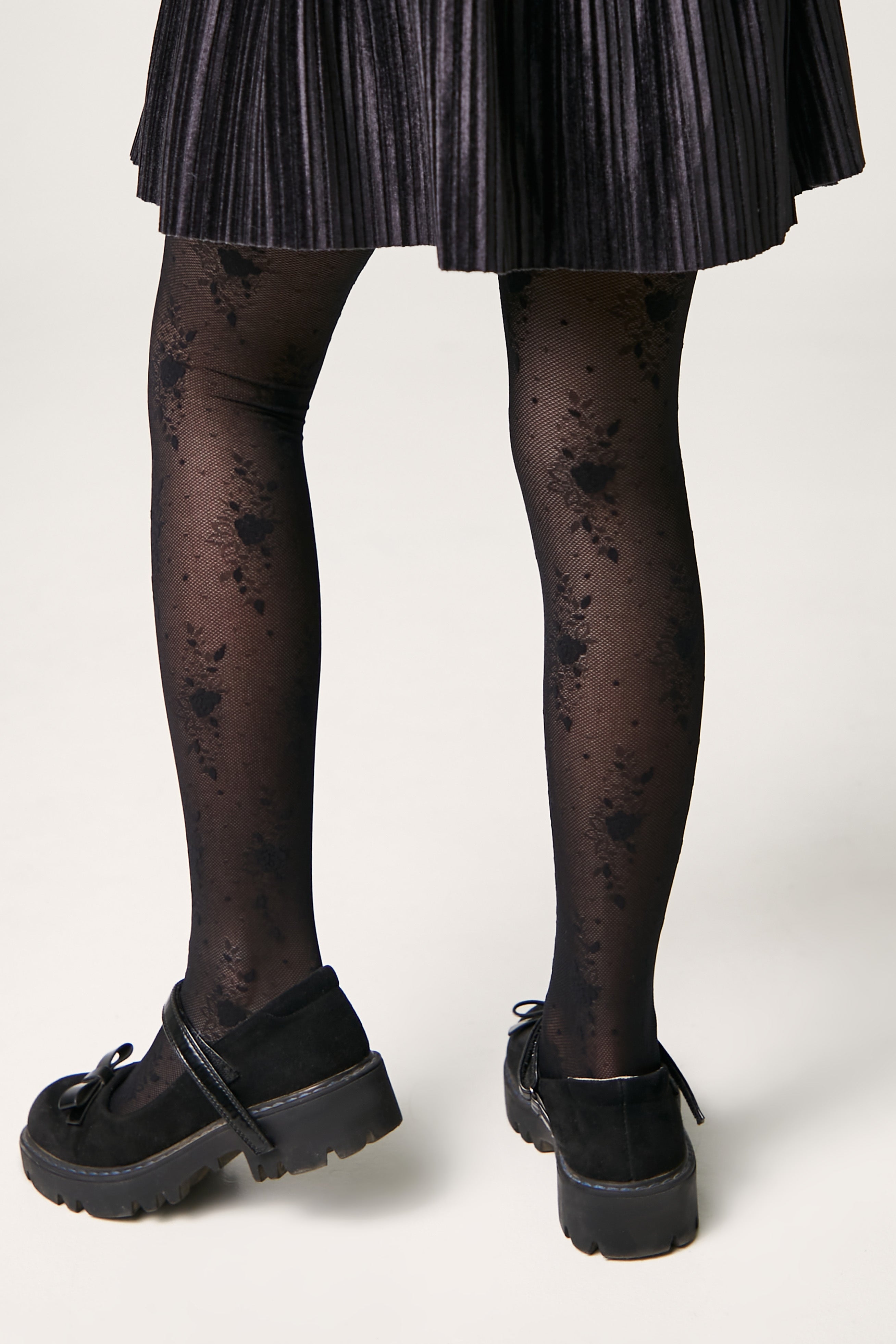 TheRanok.com Conte Tights for girls Sofia 20 Den - Floral Pattern — lifestyle context