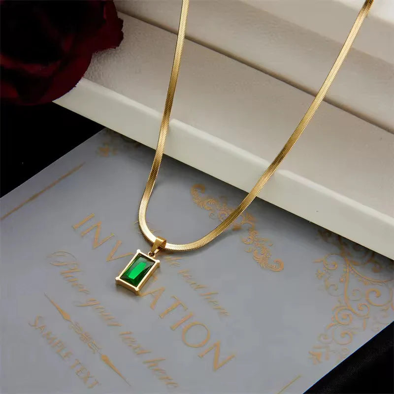 SORI STYLE Emerald Herringbone Chain Pendant Necklace — side view