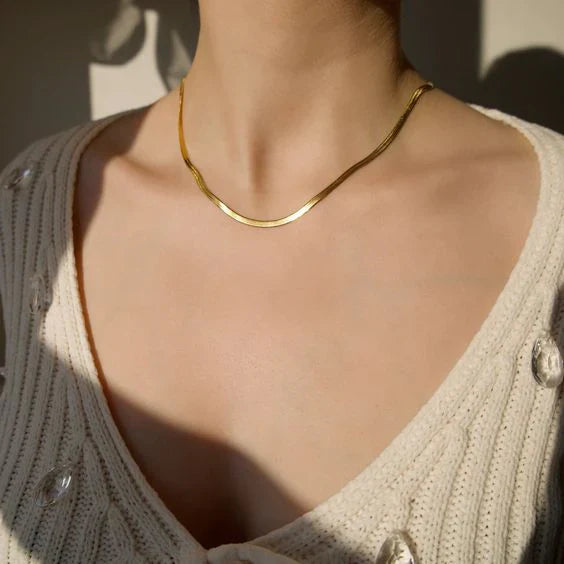 SORI STYLE Herringbone Snake Chain Necklace - Flat Statement Choker Jewelry — in-use photo