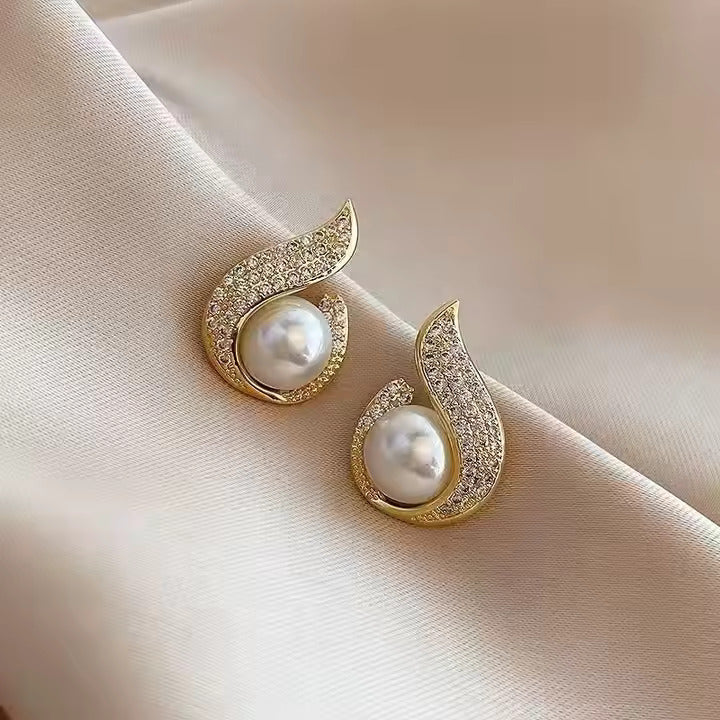 SORI STYLE Elegant Teardrop Stud Pearl Earrings — alternative angle