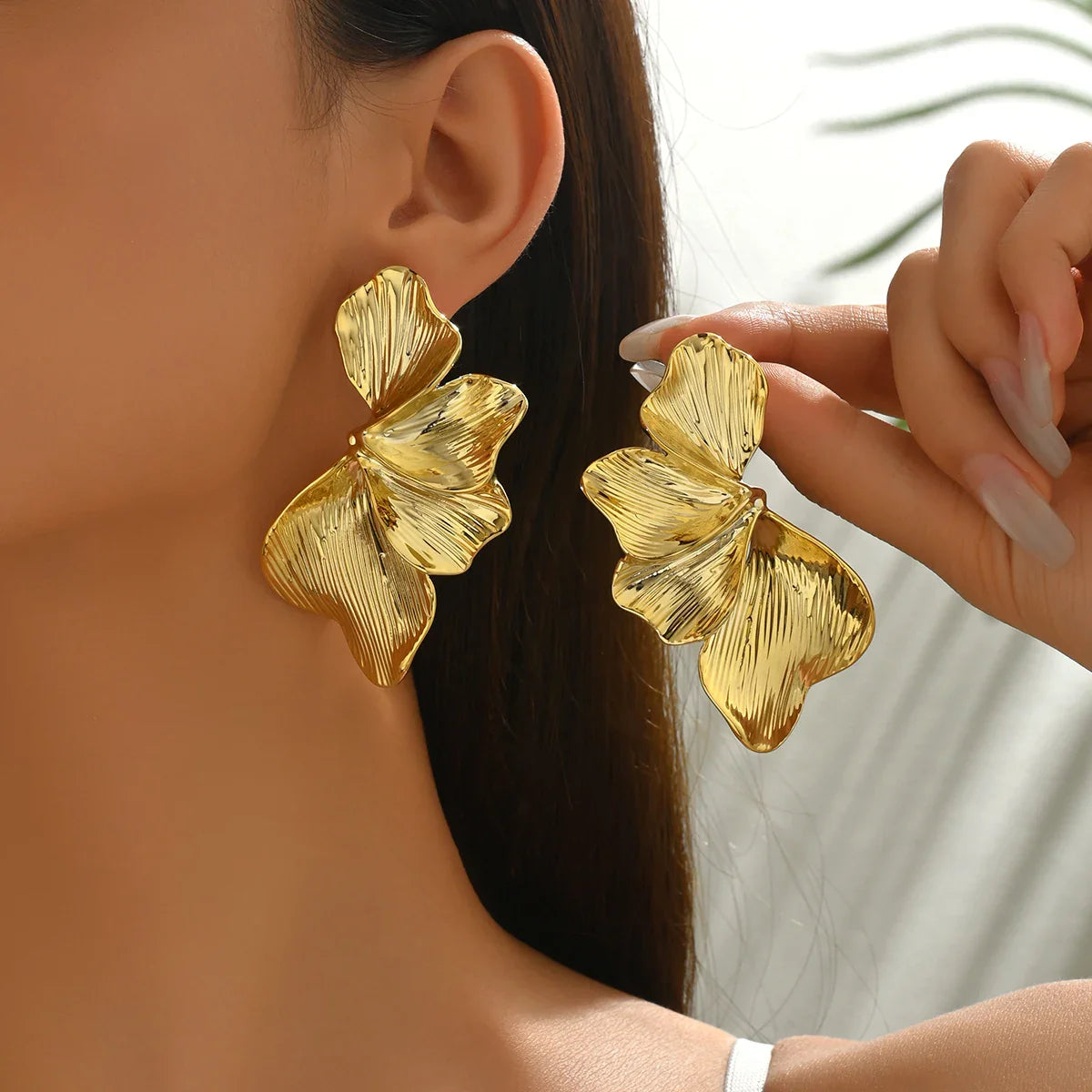 SORI STYLE Elegant Leaf Stud Earrings for Everyday Grace — main product shot