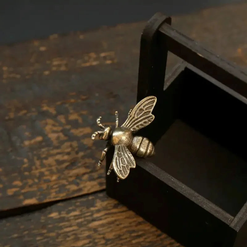 Perfecsy Vintage Brass 1pc/3pcs Mini Bee Collectible Figurines - Handmade Antique Desk Decorations - Ideal Gift for Home Offi
