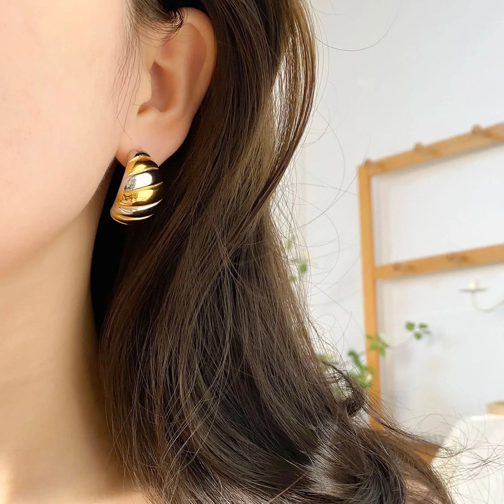 SORI STYLE Hypoallergenic Geometric Stud Earrings for Women — detail close-up