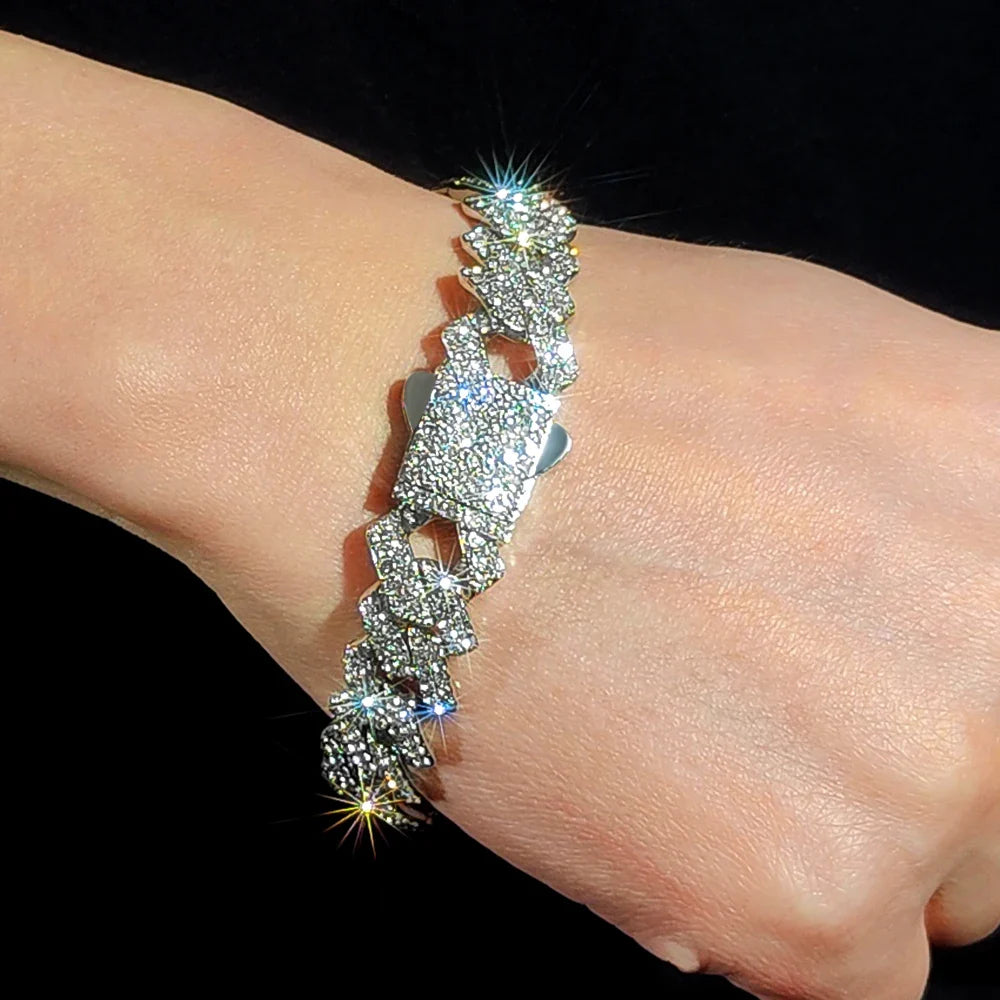 SORI STYLE 14MM Cuban Link Chain Bracelet — detail close-up