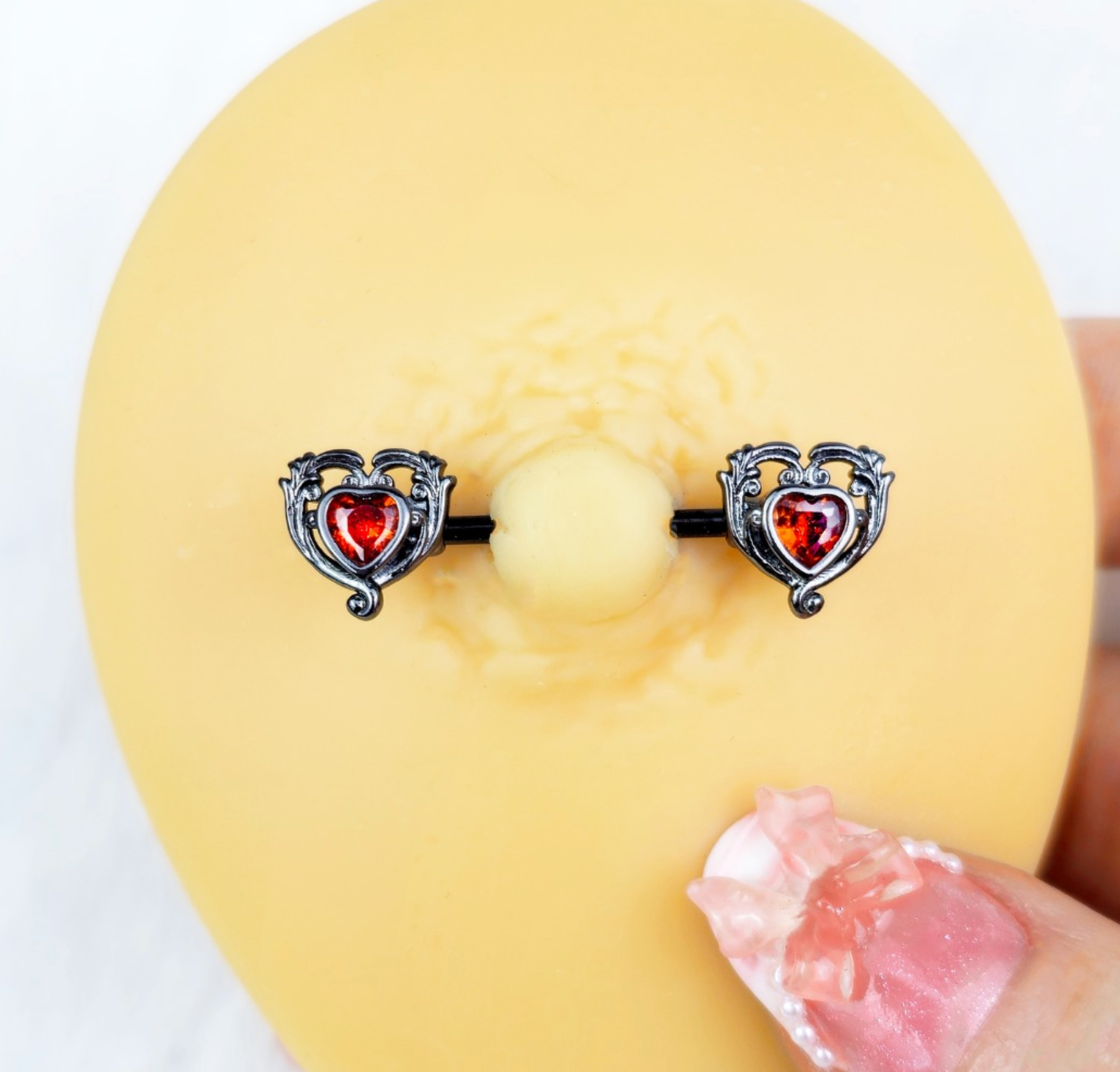 BodyCandy 14G 9/16 Red CZ Gem Black Passion Heart Barbell Nipple Ring Set — detail close-up