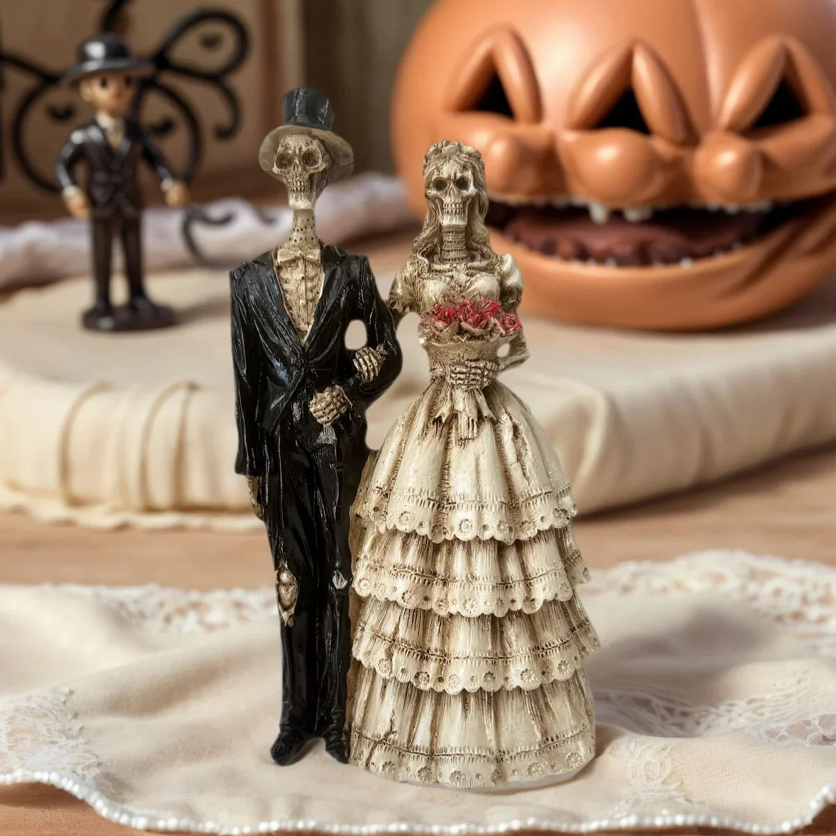 Perfecsy 1 Halloween Couple Skeleton Statue Ornament, Vintage Wedding Dress Style, Home Desktop Party Decoration, Spooky and 