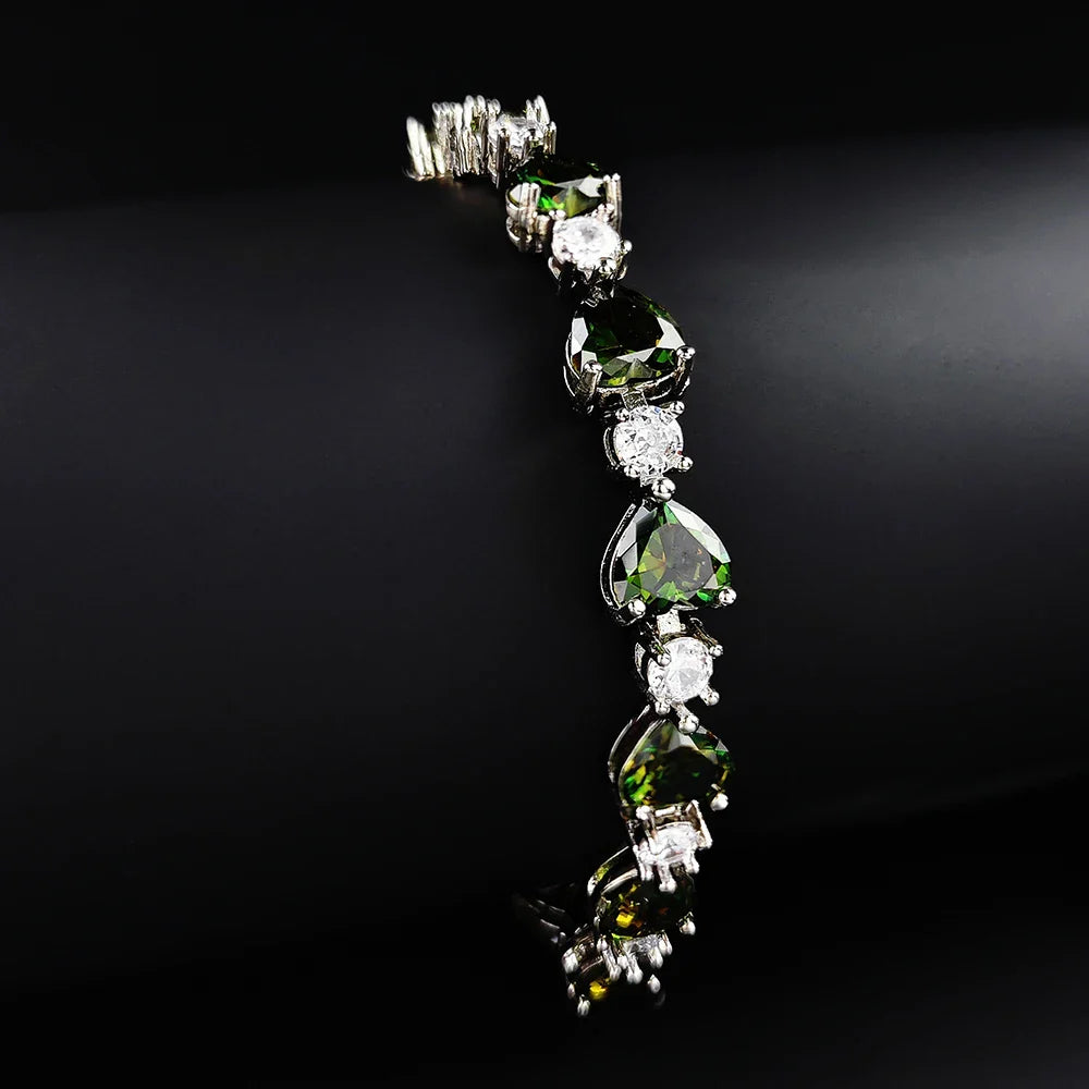 MyClosetAid Heart Bracelet Bangle Bracelet — detail close-up