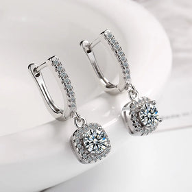 2CT Moissanite Huggie Hoop Earring
