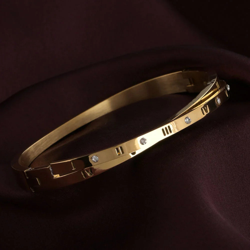 SORI STYLE Roman Numeral Bracelet - Sori Style — in-use photo
