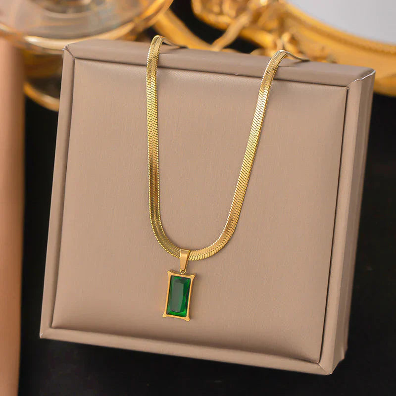 SORI STYLE Emerald Herringbone Chain Pendant Necklace — lifestyle context