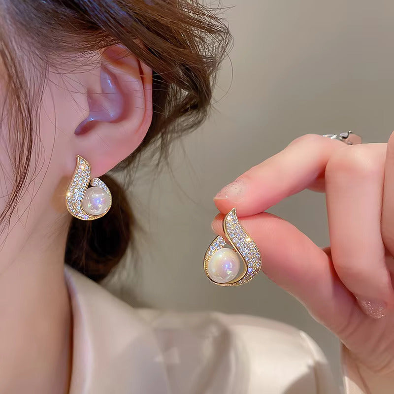 SORI STYLE Elegant Teardrop Stud Pearl Earrings — detail close-up