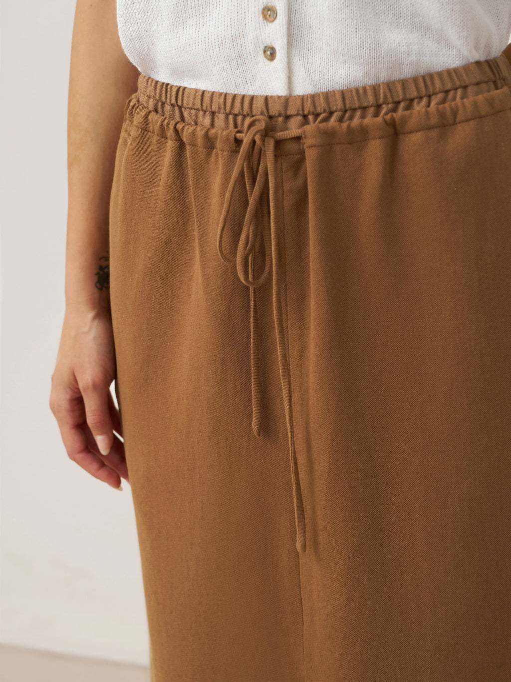 LINTICO LINTICO Lyocell Linen Drawstring Split Maxi Skirt SAMANTHA — detail shot 7