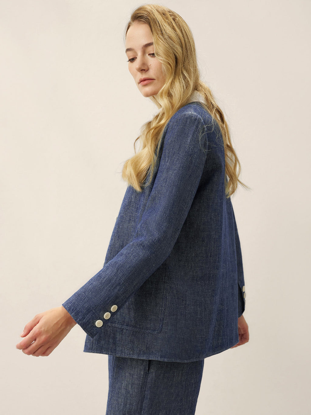 LINTICO Tencel Linen Reversible Denim Texture V Neck Jacket ELLIE — LINTICO branding close-up