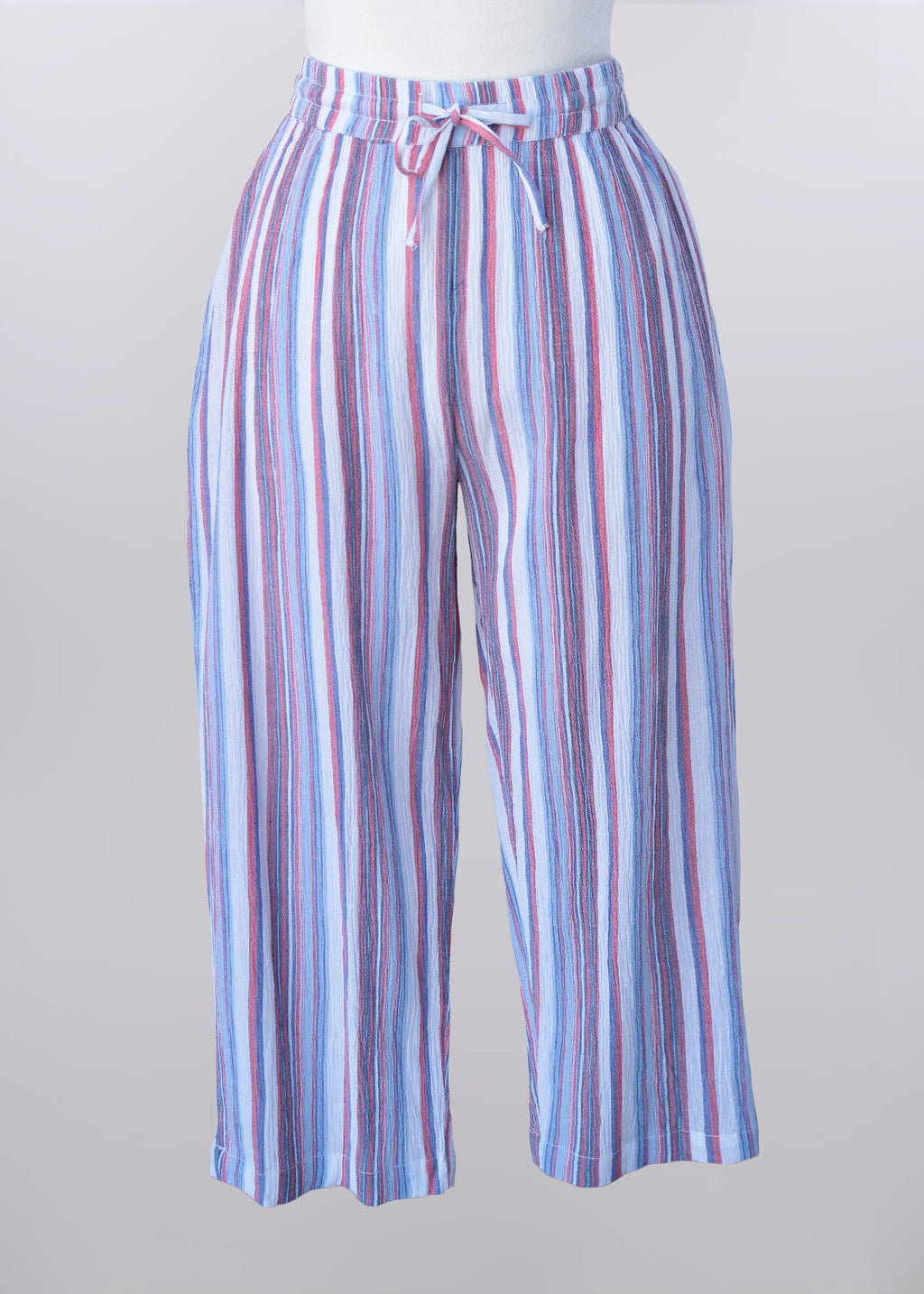 KADOU BOUTIQUE Striped Pull On Capri Pants — detail close-up