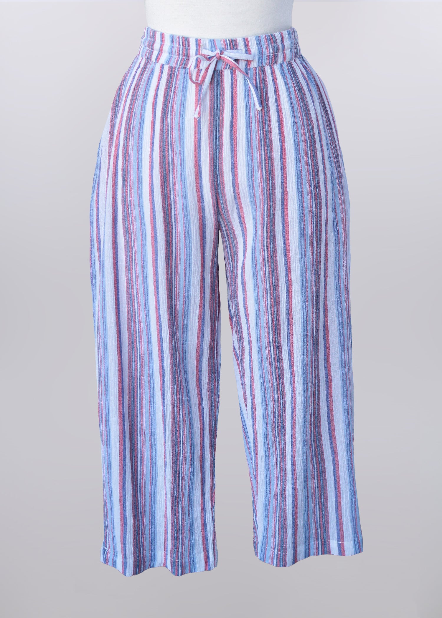KADOU BOUTIQUE Striped Pull On Capri Pants — detail close-up