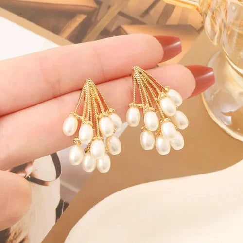 SORI STYLE Elegant Gold & Pearl Cluster Earrings — detail close-up