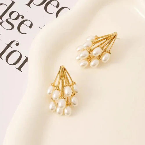 SORI STYLE Elegant Gold & Pearl Cluster Earrings — alternative angle