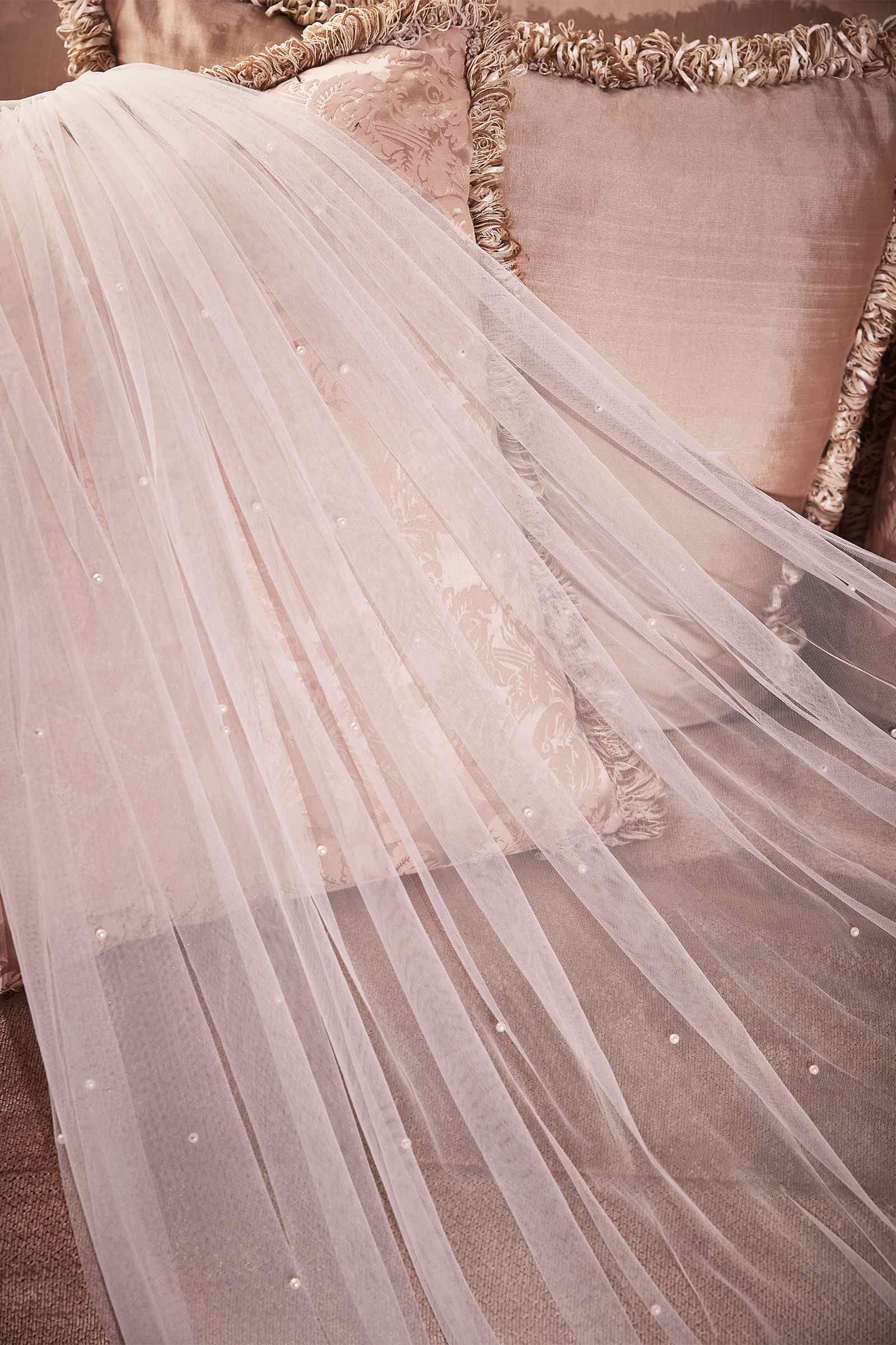 Pearl Drops Royal Veil