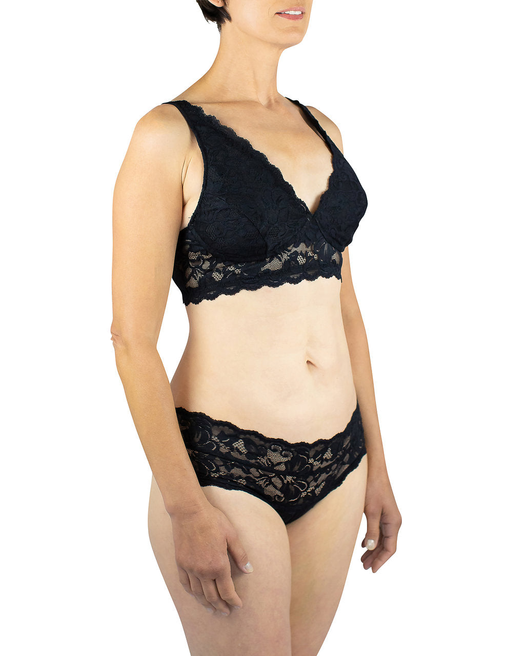 Everviolet Vela Wireless Bra, Black — lifestyle context