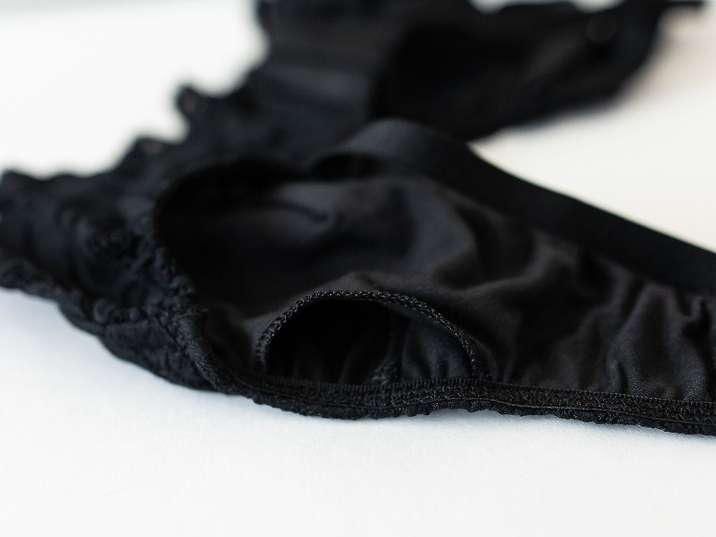 Everviolet Vela Wireless Bra, Black — alternative angle