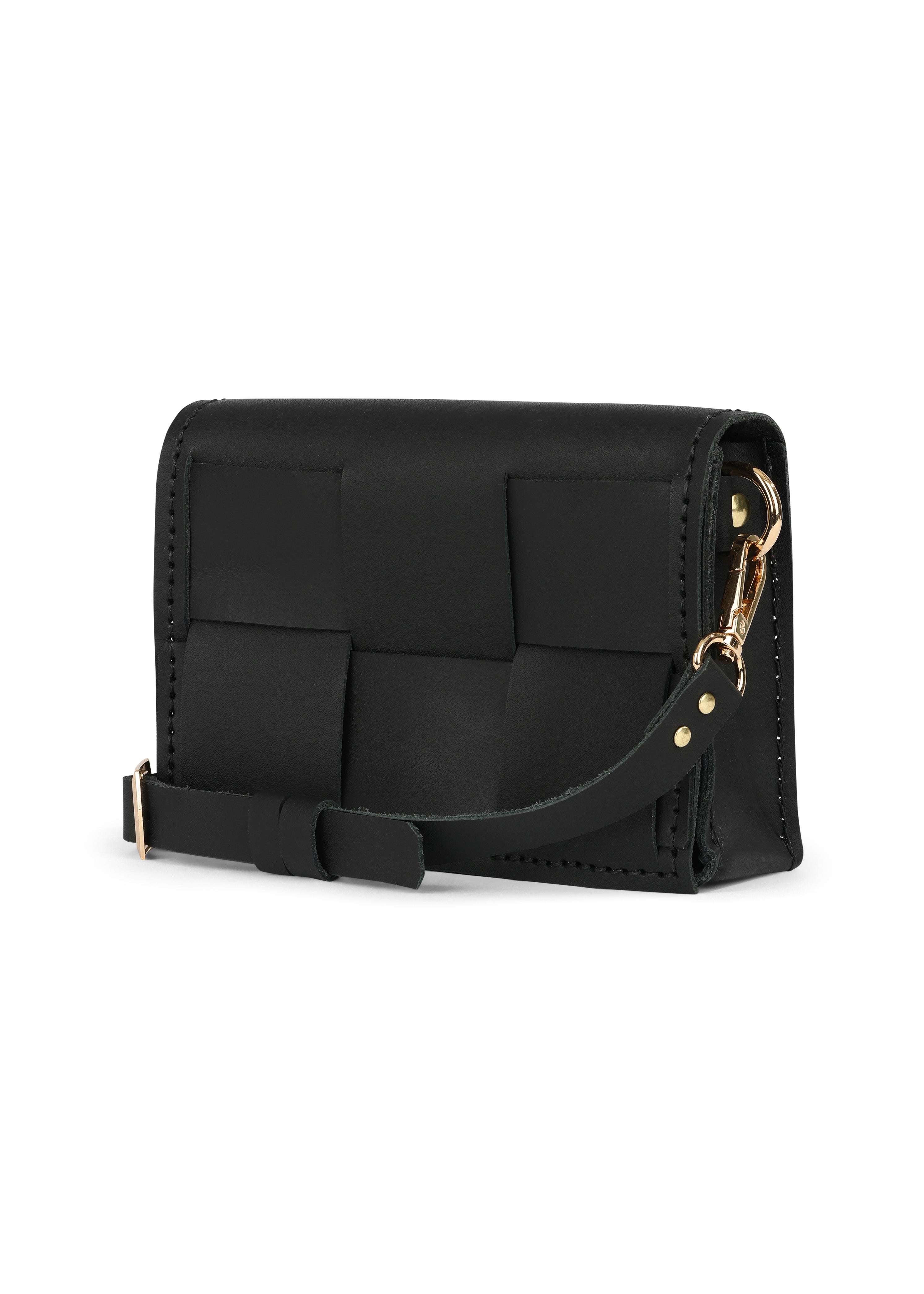 LOLA Y TULA Nora Black — lifestyle context