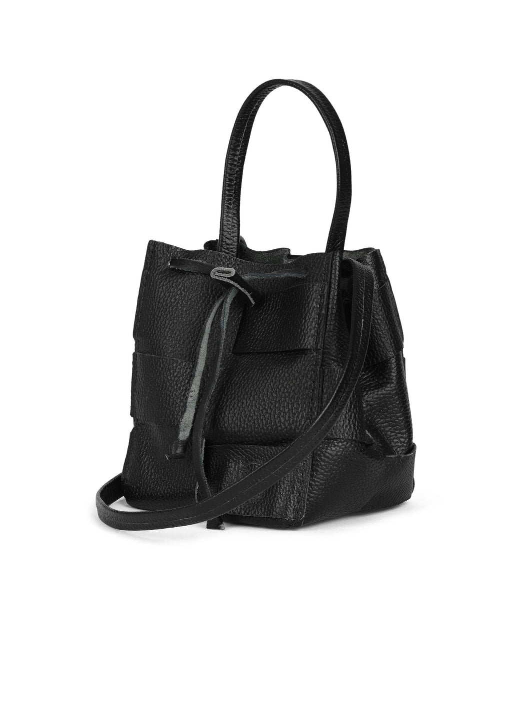 LOLA Y TULA Bella Bucket Bag Black — detail close-up