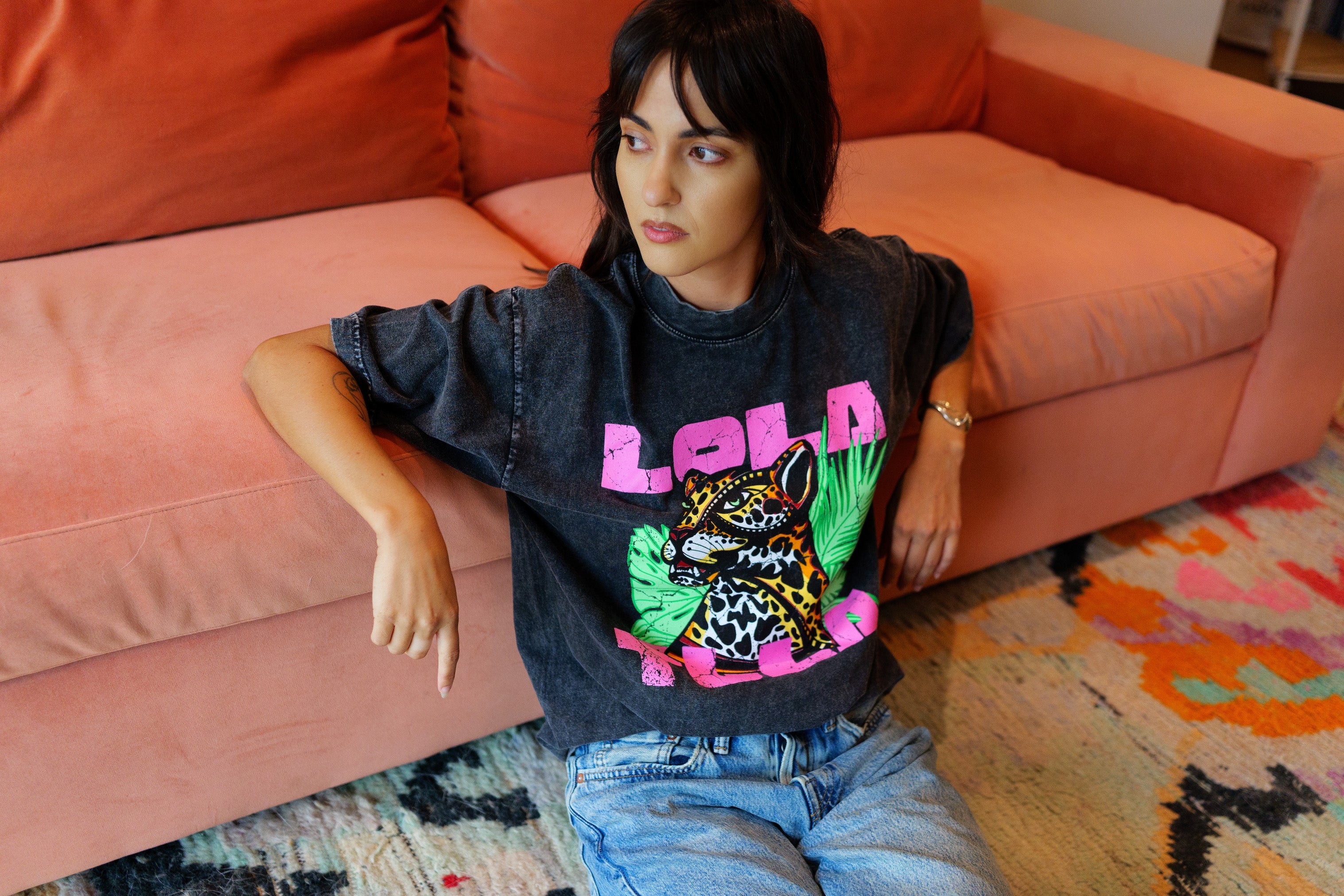 LOLA Y TULA Jungle Jaguar Tee // PINK — side view