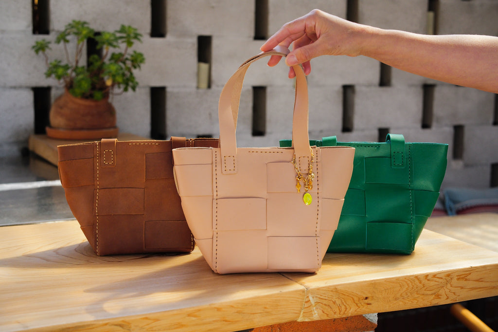LOLA Y TULA Carmen Basket Bag Green — side view