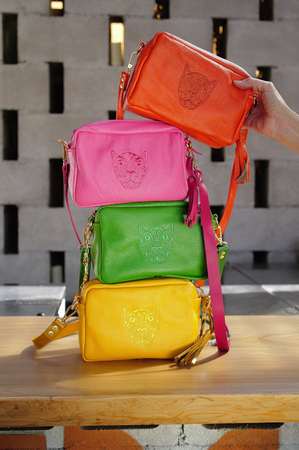 LOLA Y TULA Jaguar Lucia Crossbody Green — Green detail