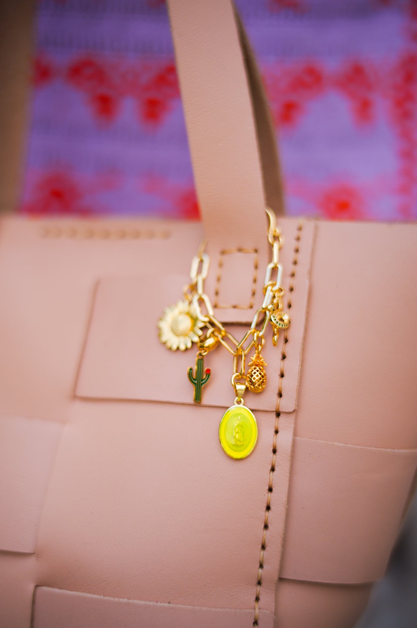LOLA Y TULA Carmen Basket Bag Sand — lifestyle context
