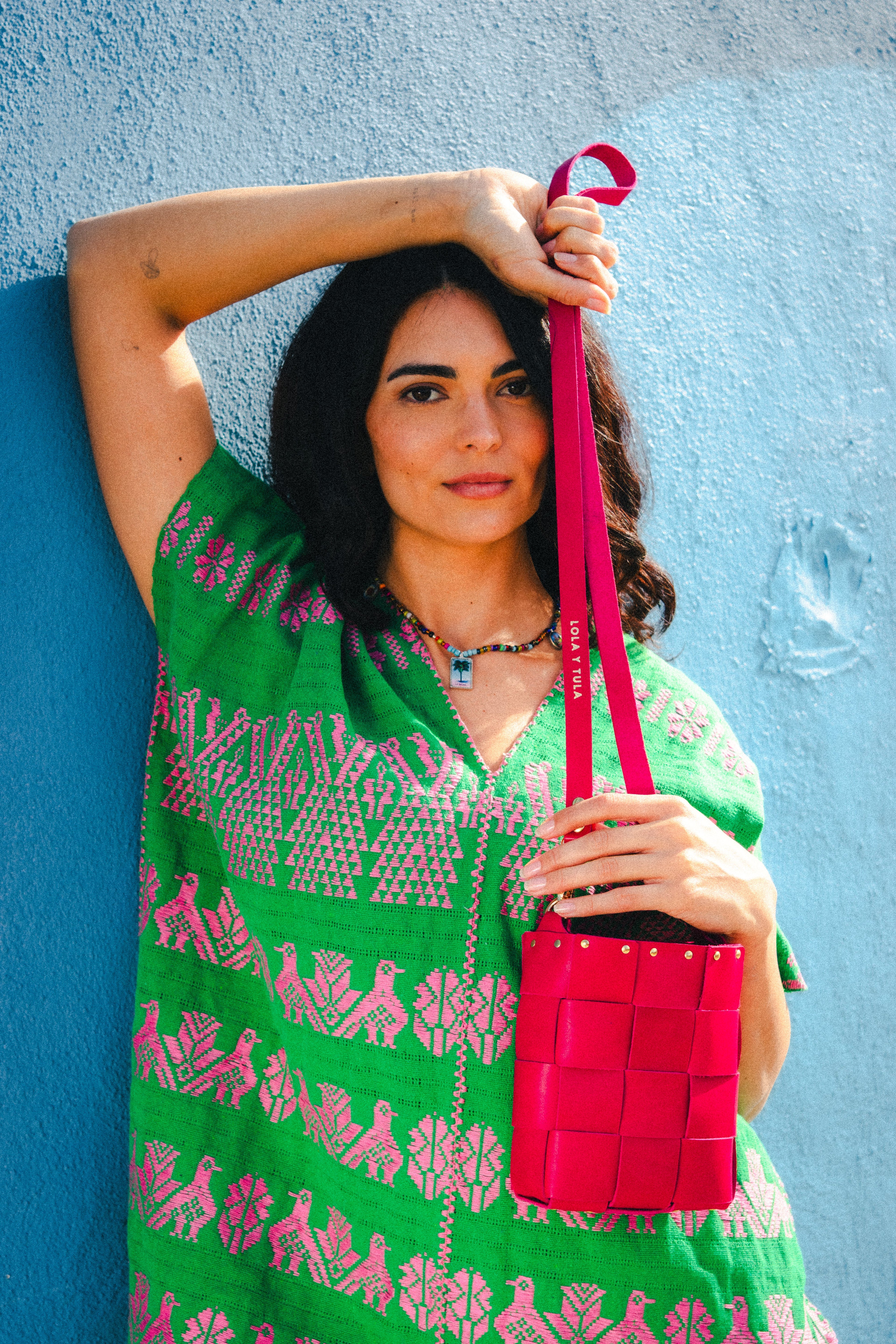 LOLA Y TULA The Mini Tula Hot Pink — alternative angle