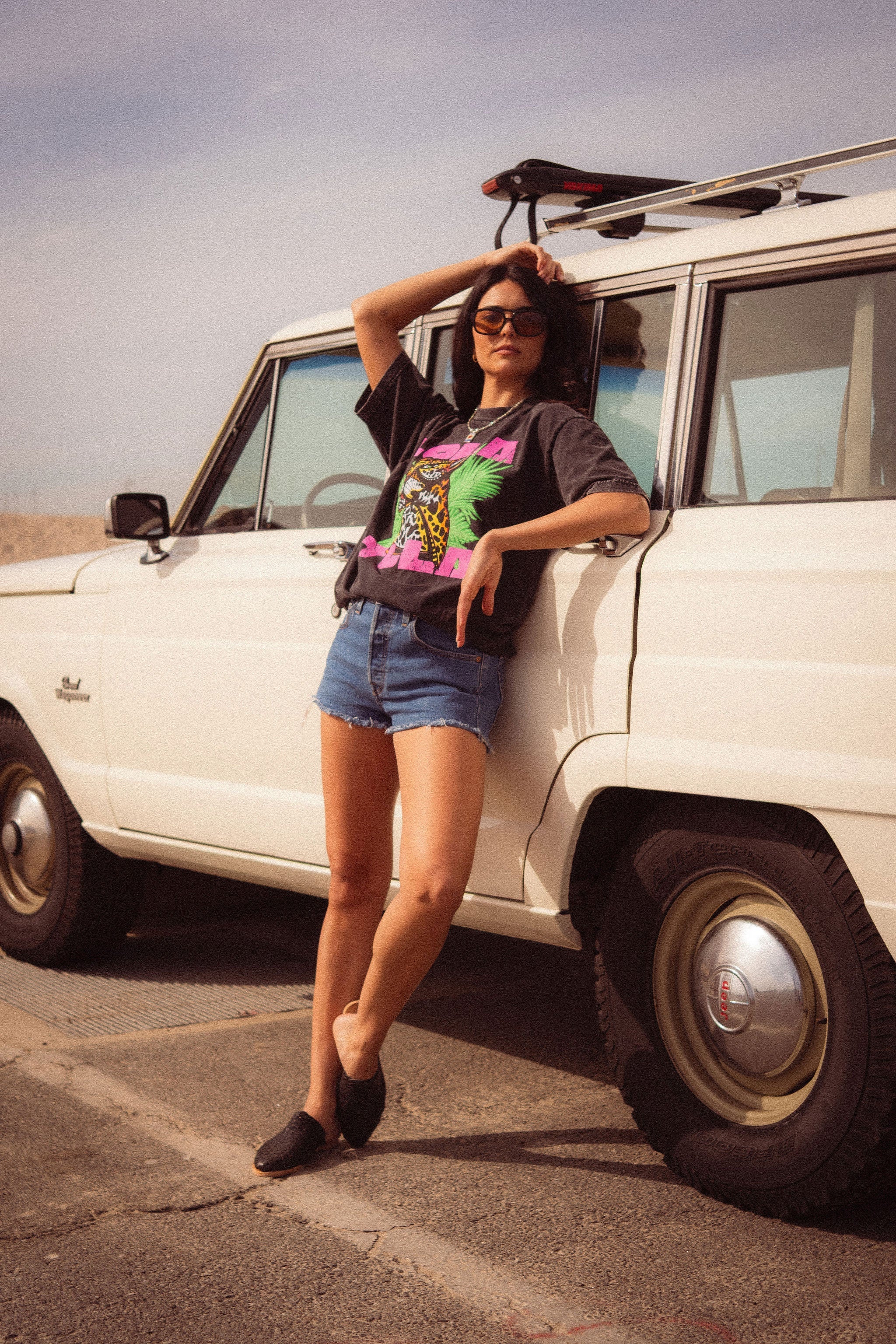 LOLA Y TULA Jungle Jaguar Tee // PINK — detail close-up
