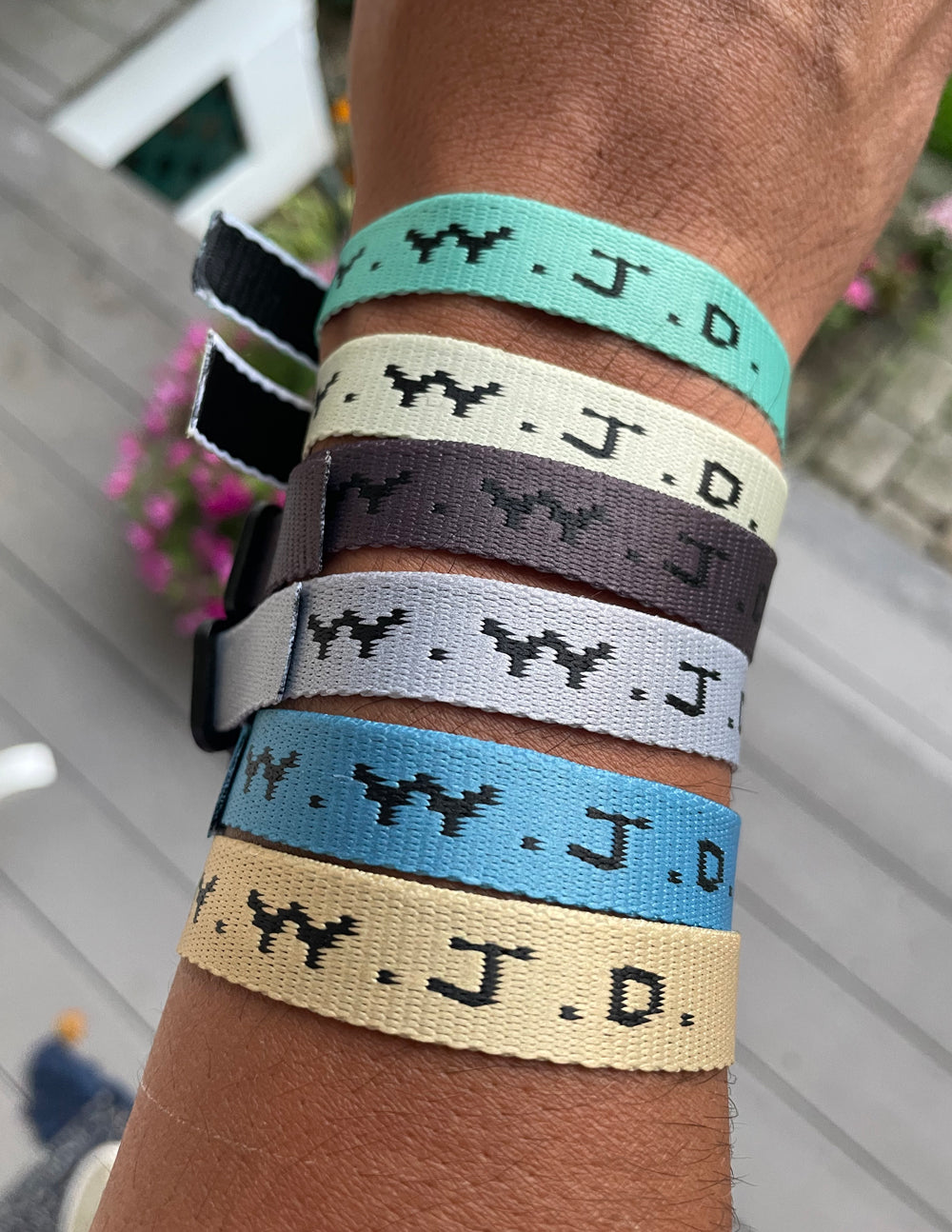 Elevated Faith WWJD Surf Bracelet Pack — color detail