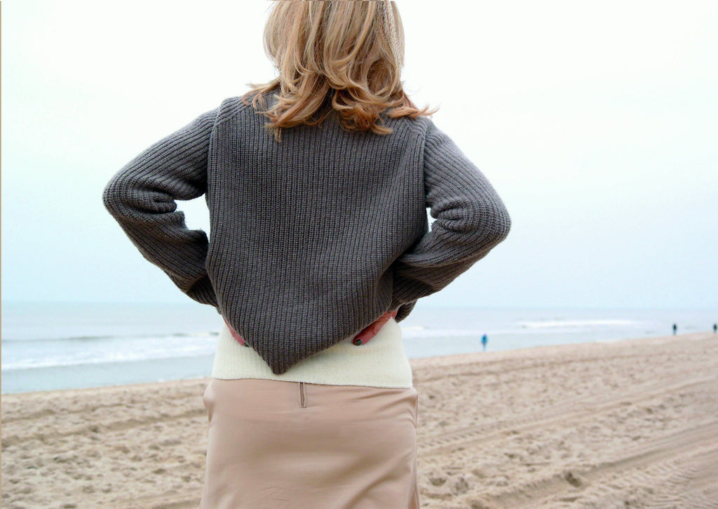 Silverlyne Warmers | Backwarmer (Women's, Medium Insulation) — side view