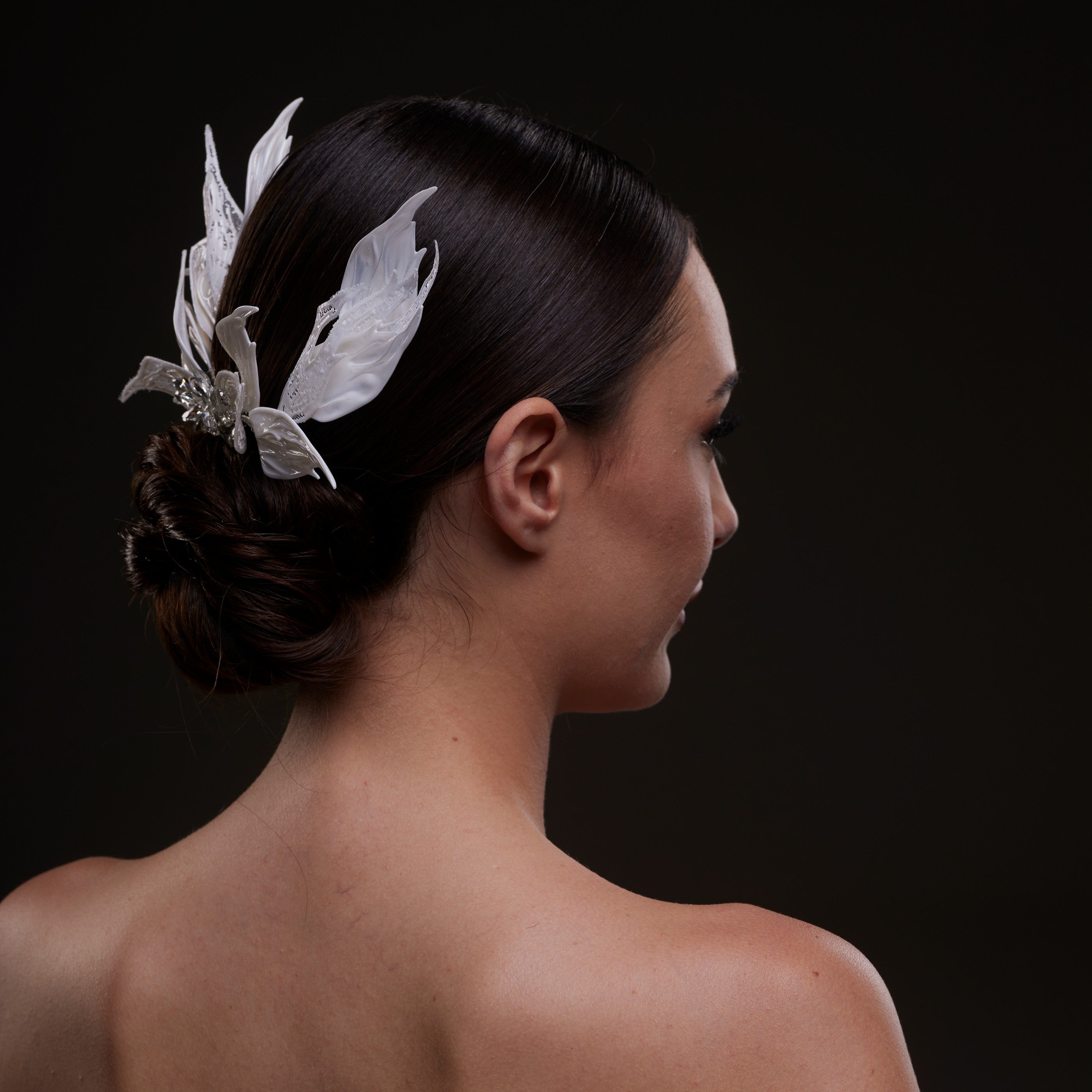 White Feather Petal Bridal Hair Comb – Bridal Port, view 2