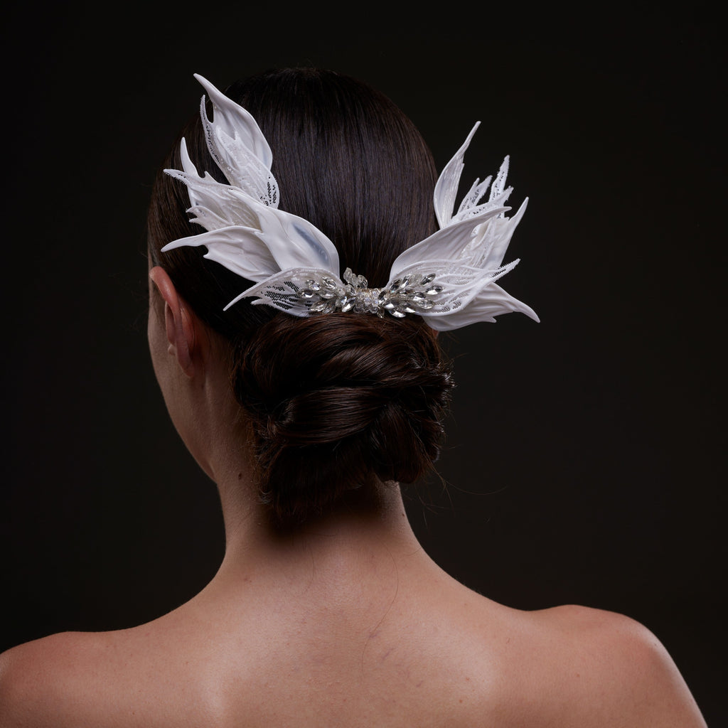 White Feather Petal Bridal Hair Comb – Bridal Port, view 3