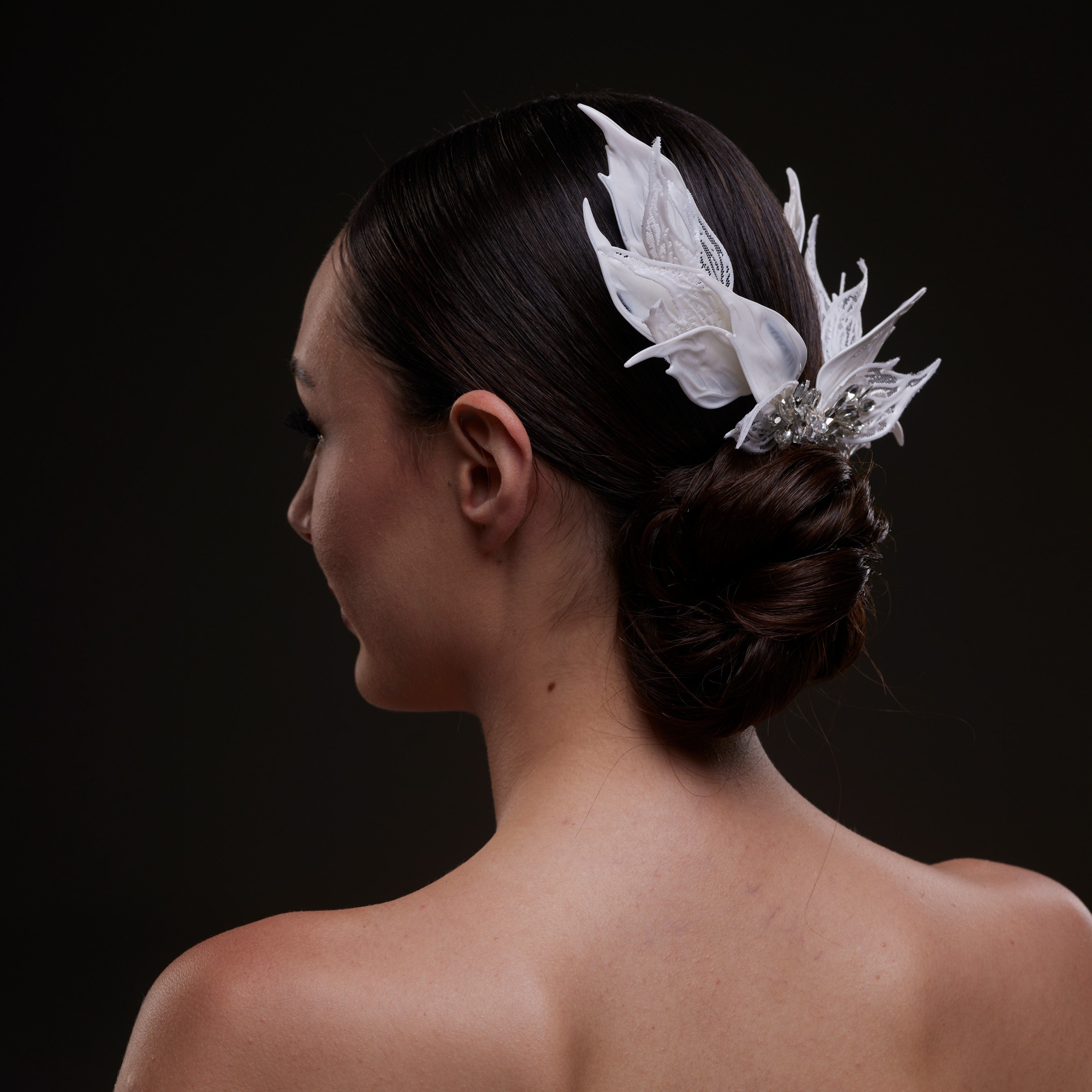 White Feather Petal Bridal Hair Comb – Bridal Port, view 4