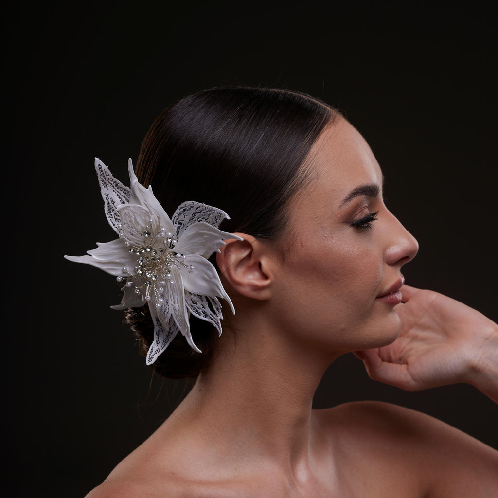 Large White Flower Bridal Hair Comb – Bridal Port, view 2