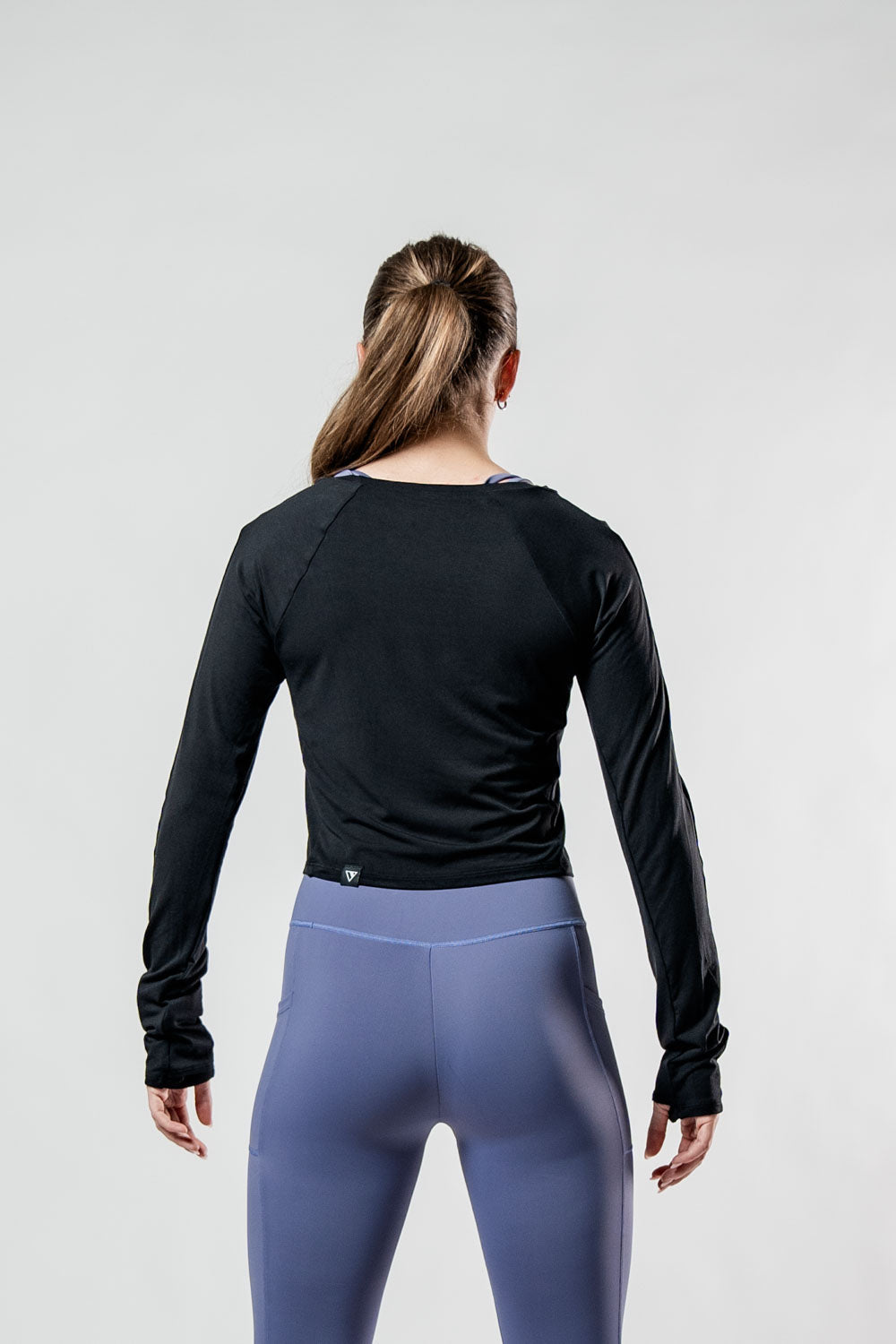 Varlo Women's Terra Recovery Arc Long Sleeve Crop (Black) — detail shot 6