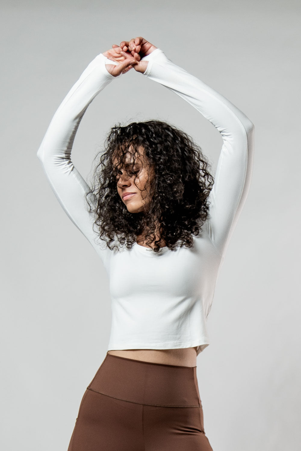 Varlo Women's Terra Recovery Arc Long Sleeve Crop (White) — detail shot 10