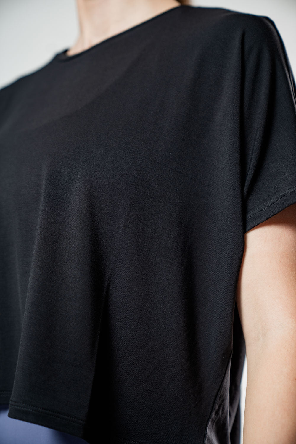 Varlo Women's Terra Recovery Drift Crop (Black) — main product shot