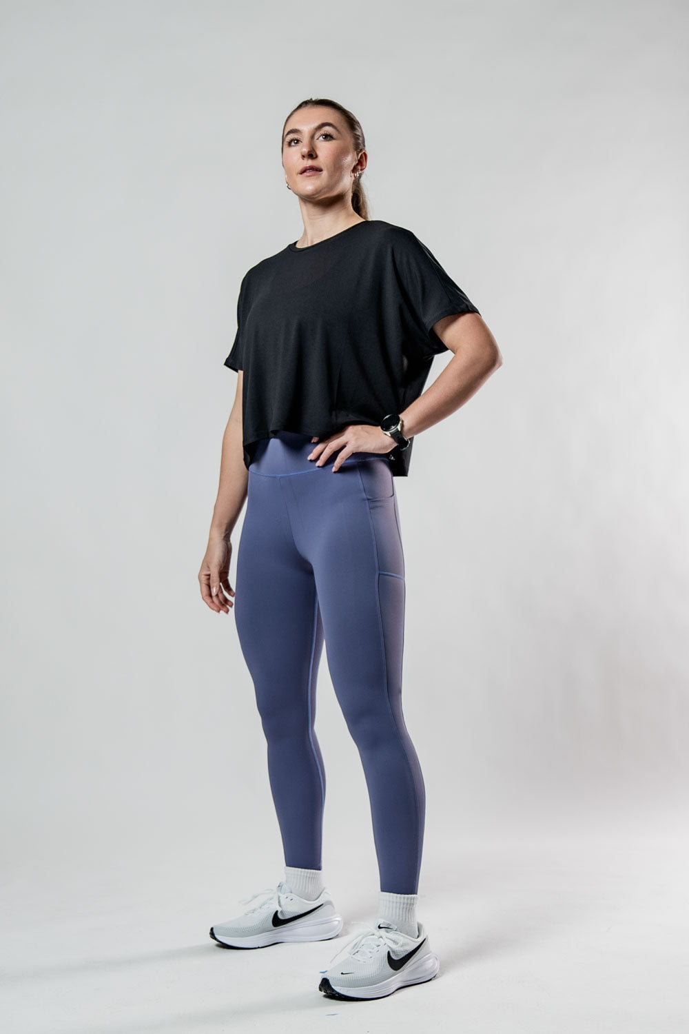 Varlo Women's Terra Recovery Drift Crop (Black) — in-use photo